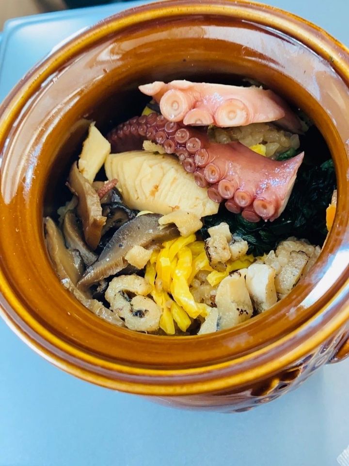 駅弁といえば！大人気！おしゃれな陶器の蛸壺付き、まさか東京駅構内で販売してるとは