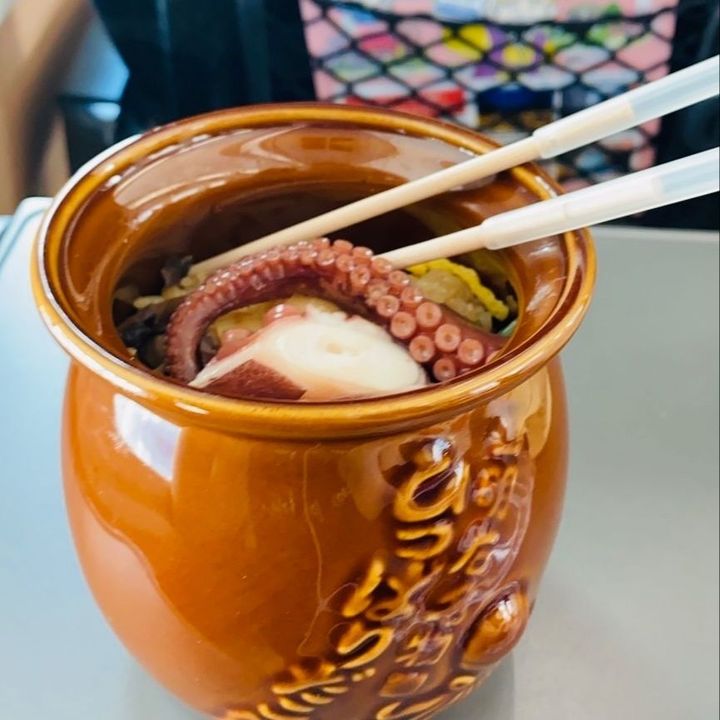 駅弁といえば！大人気！おしゃれな陶器の蛸壺付き、まさか東京駅構内で販売してるとは