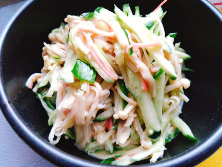 切ってほぐしてチンしてOK!!きゅうりとえのきのマヨ和え