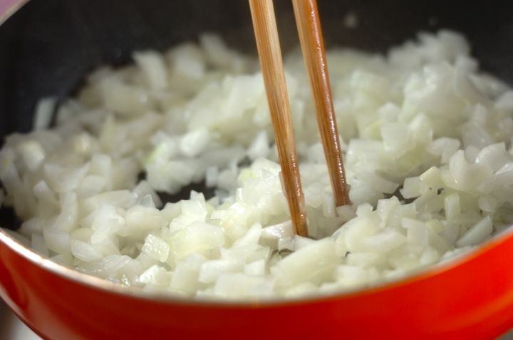 黄金比ソース！キノコのハンバーグの下準備1