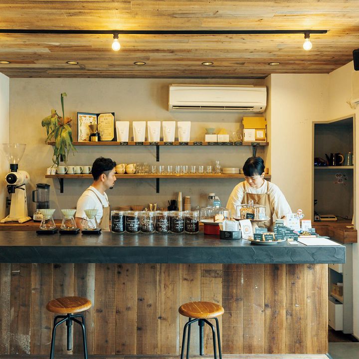 神奈川〈コーヒー・アンド・ベイクド・ウラ〉店内