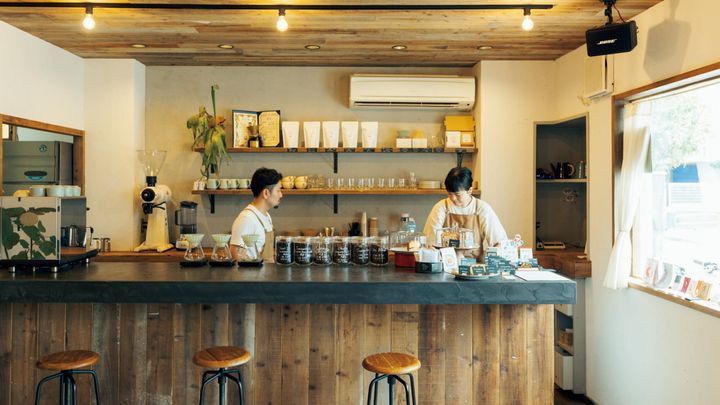 神奈川〈コーヒー・アンド・ベイクド・ウラ〉店内