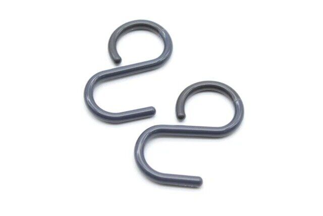 ダイソーの外れにくいS字フック（9cm、2本、グレー）1