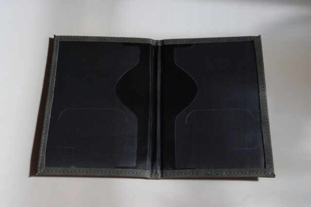 パスポートケース（レザー調） 仕様