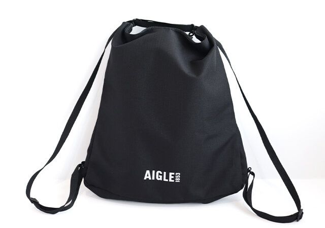 AIGLE［エーグル］トートバッグにもなる！2WAYナップサック サイドの紐を引っ張る