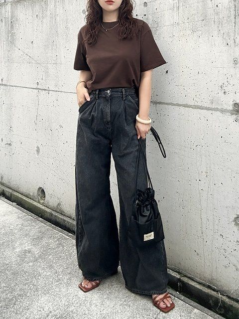 黒ワイドデニムコーデ2