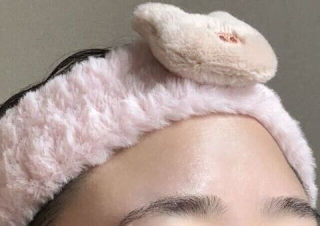 ダイソーのふわふわヘアバンド（おねむりアニマル）の着画像
