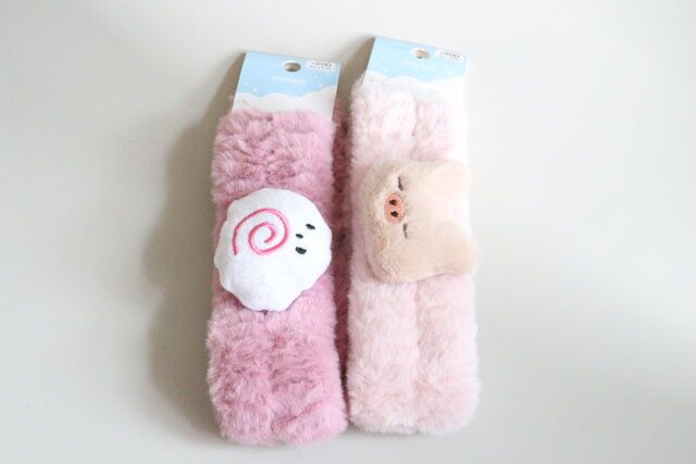 ダイソーのふわふわヘアバンド（なると、点心）とふわふわヘアバンド（おねむりアニマル）のパッケージ