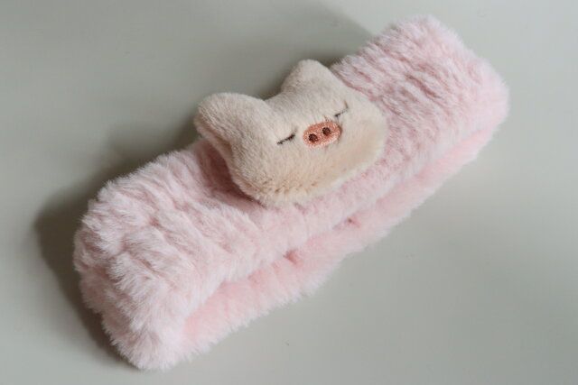 ダイソーのふわふわヘアバンド（おねむりアニマル）のビジュアル