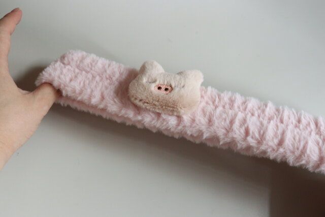 ダイソーのよく伸びるふわふわヘアバンド（おねむりアニマル）