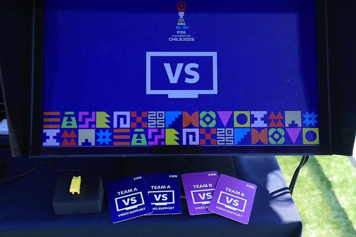 U-20日本代表も参戦中のU-20W杯、監督が審判にカードを提示する『チャレンジシステム』とは