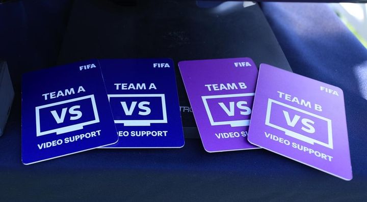 U-20日本代表も参戦中のU-20W杯、監督が審判にカードを提示する『チャレンジシステム』とは