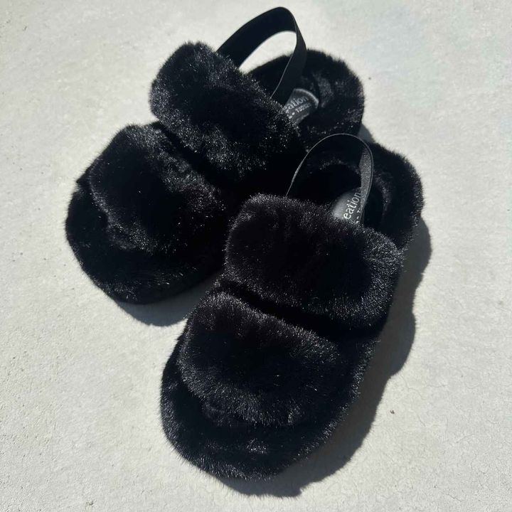 画像: ファーサンダル