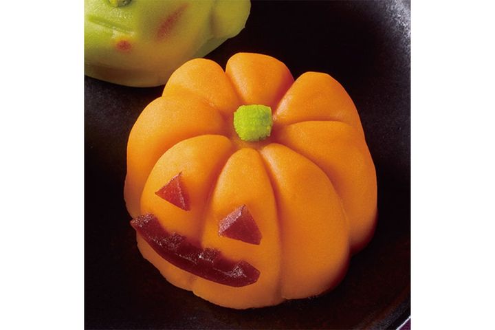 創作和菓子 ハロウィン かぼちゃ／￥172円（税込み）・「シャトレーゼ」公式サイトより引用