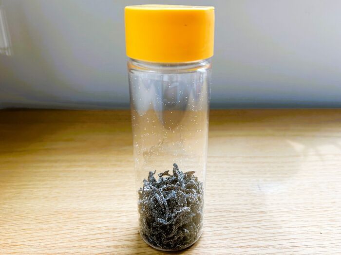 「粉チーズ容器」捨てちゃダメ！家事のプチストレスを解消する、意外な活用法があるんです♪