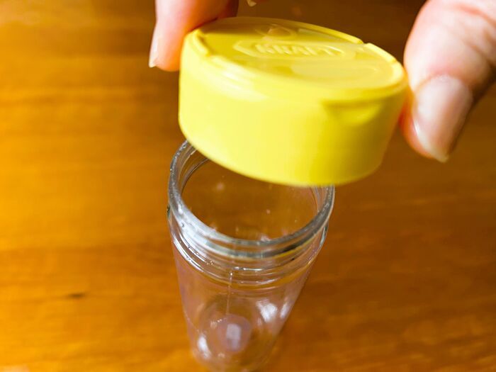 「粉チーズ容器」捨てちゃダメ！家事のプチストレスを解消する、意外な活用法があるんです♪