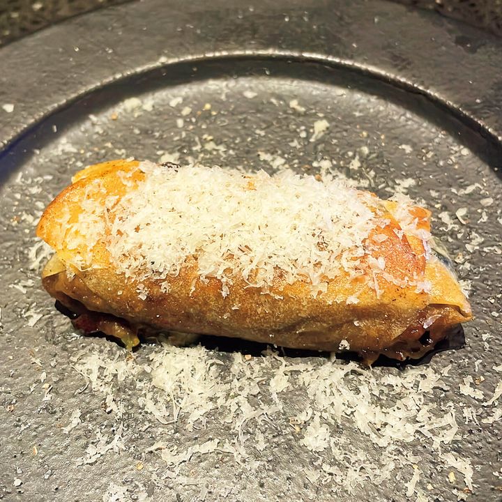 虎ノ門〈BRASSERIE by plein〉蝦夷鹿のラグー春巻き