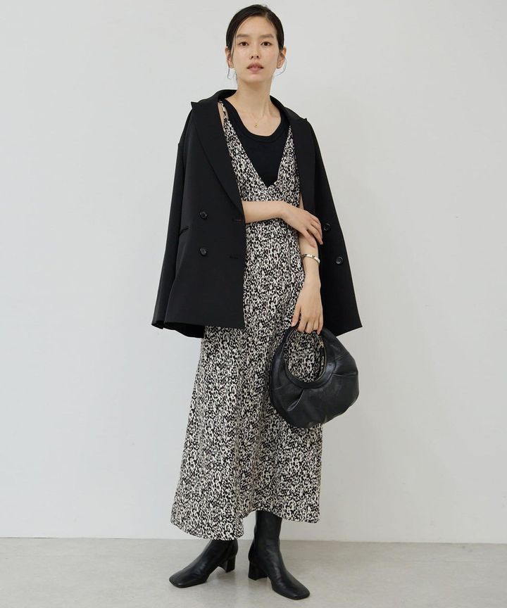 画像: ディープVキャミワンピース￥23,100（GALLARDAGALANTE） www.palcloset.jp