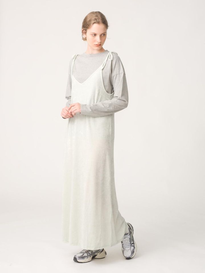 画像: ベロア キャミソール ドレス￥31,900（RHC） ronherman.jp