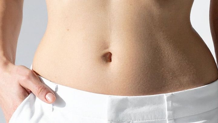 人体の小さな凹みに潜む大きな秘密―臍鞘という支柱