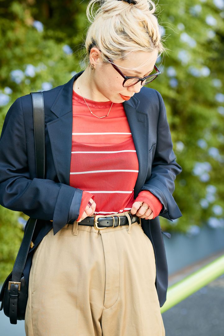 レディな雰囲気で気回せる万能アイテム《THE SHINZONE （シンゾーン）》の ハイウエストチノ【FUDGE dig.｜おしゃれ探求者の、「愛用チノパン」04 FUDGENA SPECIALIST 佐々木茜 】