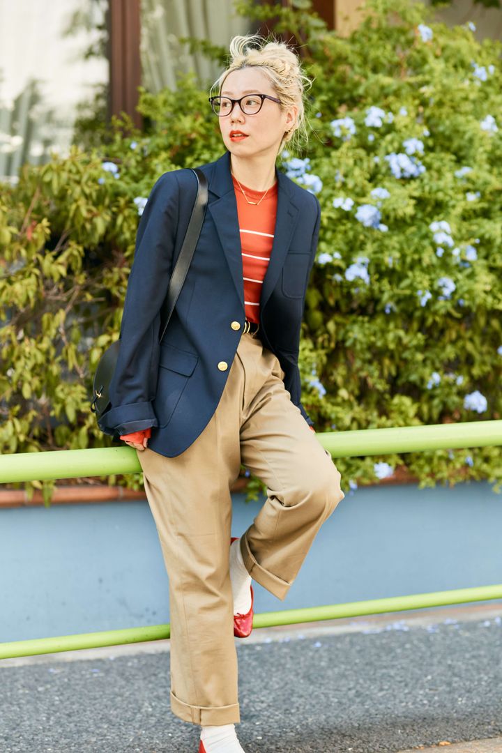 レディな雰囲気で気回せる万能アイテム《THE SHINZONE （シンゾーン）》の ハイウエストチノ【FUDGE dig.｜おしゃれ探求者の、「愛用チノパン」04 FUDGENA SPECIALIST 佐々木茜 】