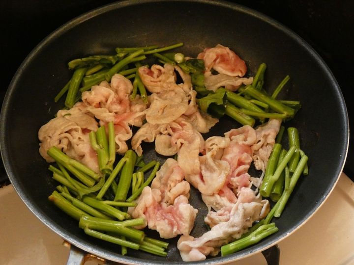 ご飯がモリモリ食べられる！「豚肉と空芯菜のマヨしょう油炒め」