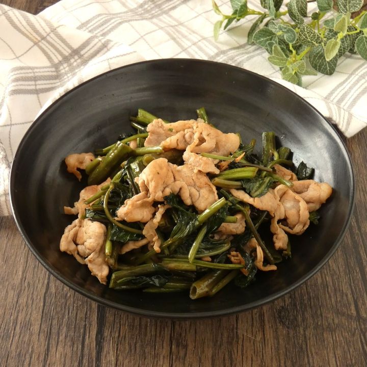 ご飯がモリモリ食べられる！「豚肉と空芯菜のマヨしょう油炒め」