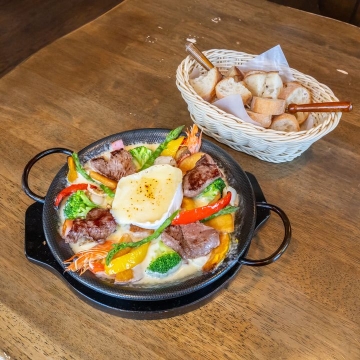 ハウステンボス／チーズワーフ「焼きカマンベールフォンデュ」