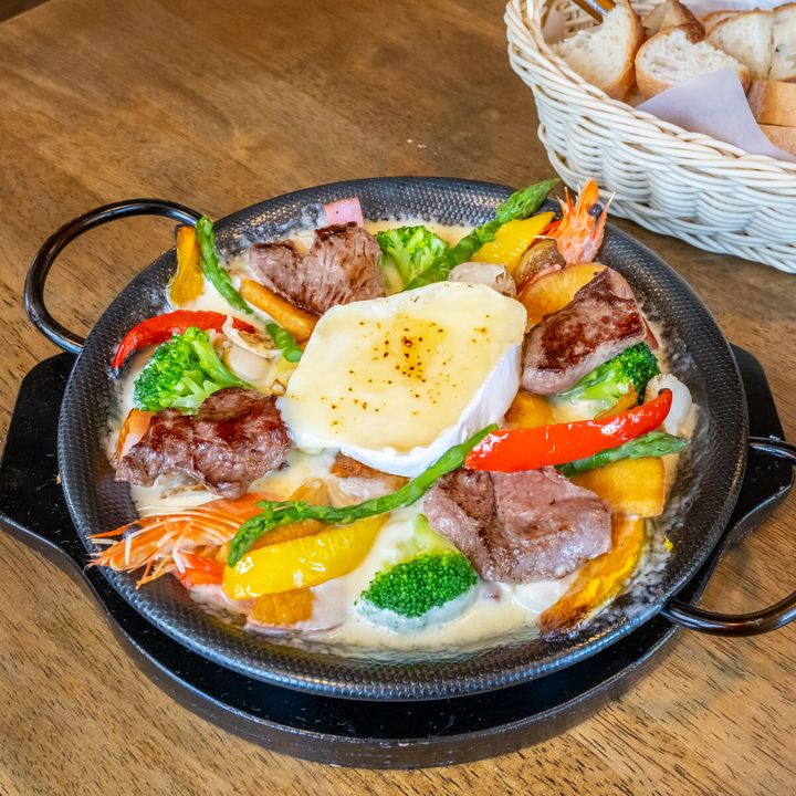 ハウステンボス／チーズワーフ「焼きカマンベールフォンデュ」2