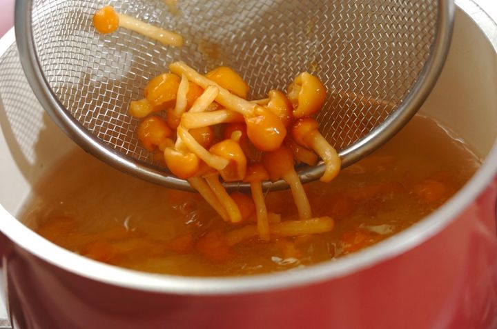 ナメコのみそ汁の作り方1