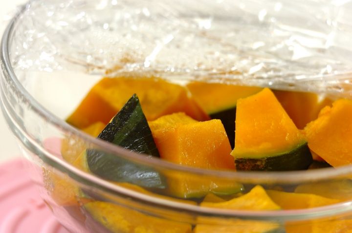 カボチャの豆板醤炒めの下準備1