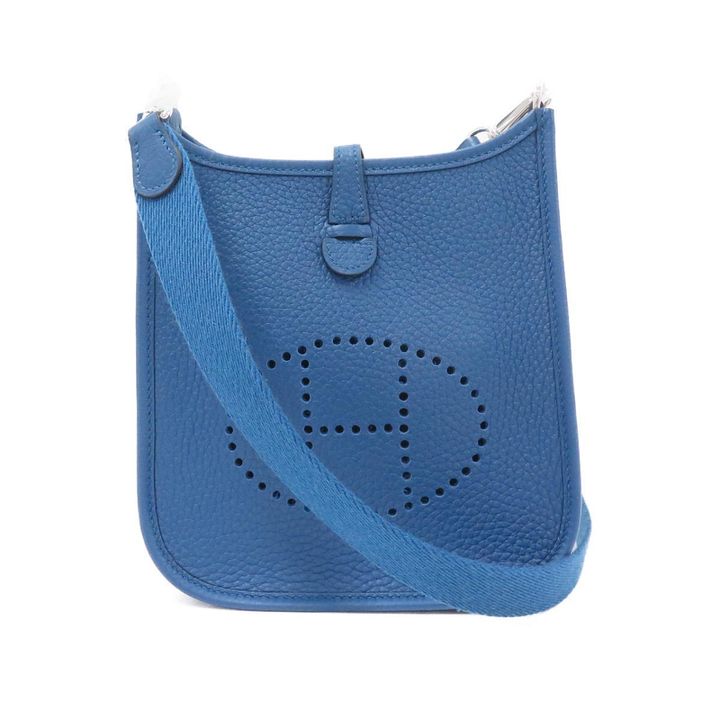 鮮やかなブルーのエブリンアマゾン