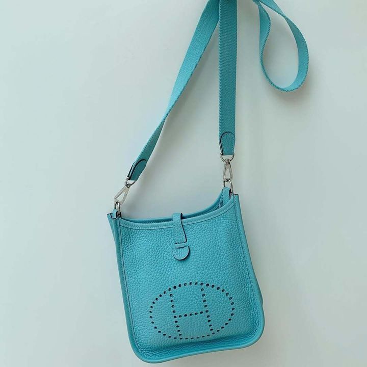 水色のエルメスのエブリン