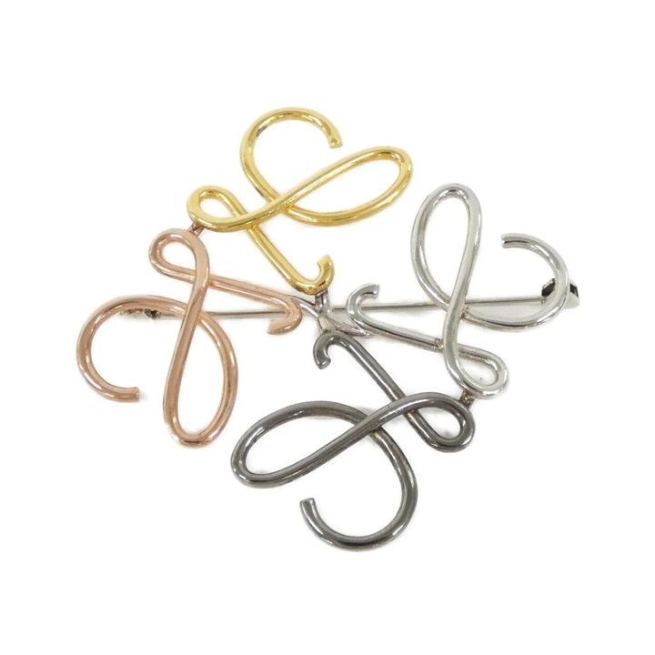 ロエベのブローチ