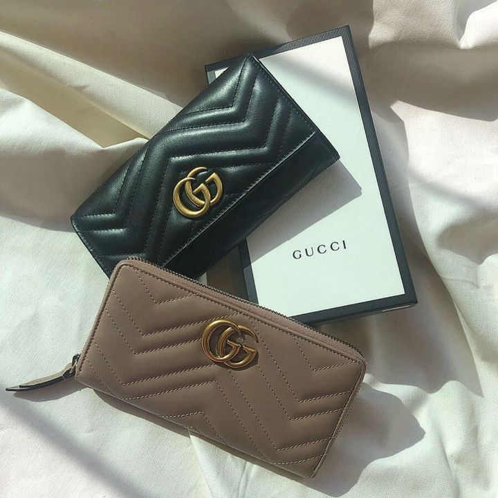 開閉タイプが異なるグッチの長財布