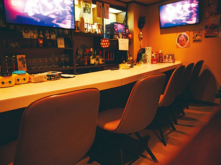 四谷三丁目『カラオケBar ぢゅん』の内観