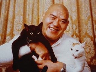 引退後、ストロング金剛の芸名で活躍。無類の猫好きでも知られた