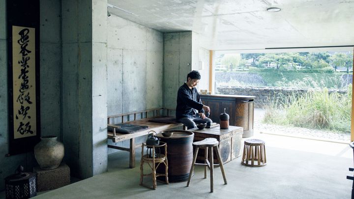 〈池半 分室〉店内