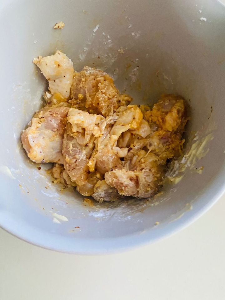 つまみ食いがとまらない「鶏もも肉の柔らかジューシー」