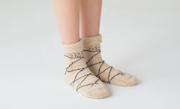 足元をやさしく包み込むラムウールの冬ソックス