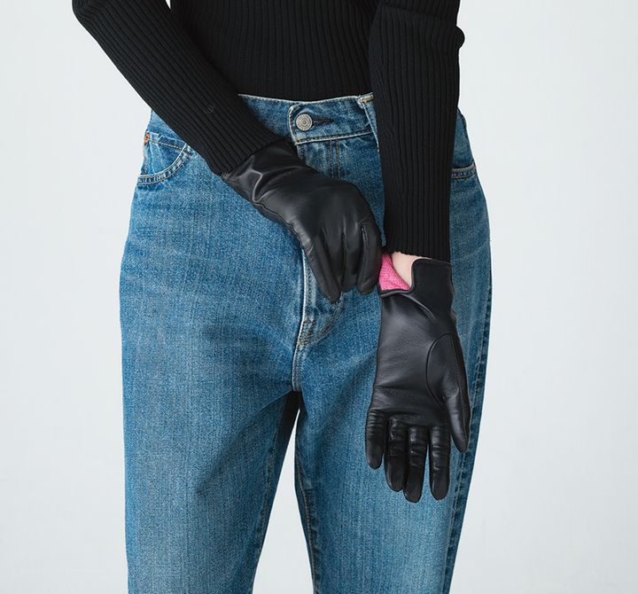 ローズカラーの裏地でさりげなく個性を主張