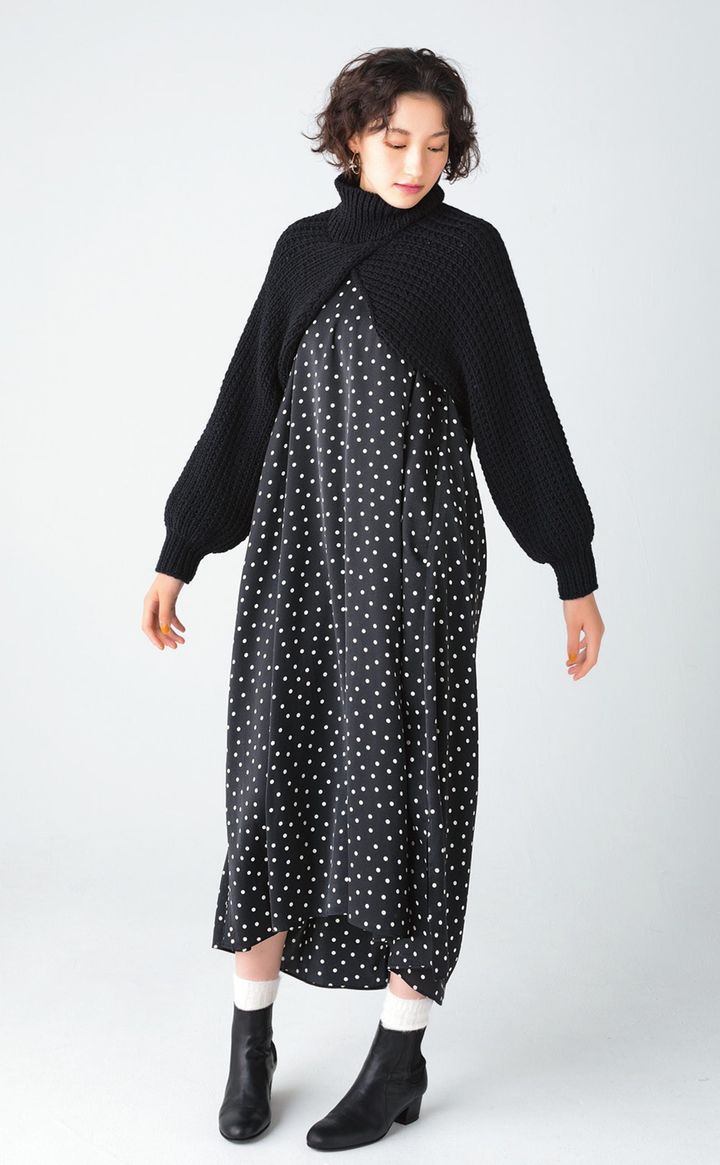 ワンピースに重ねれば首まわりもあたたかい