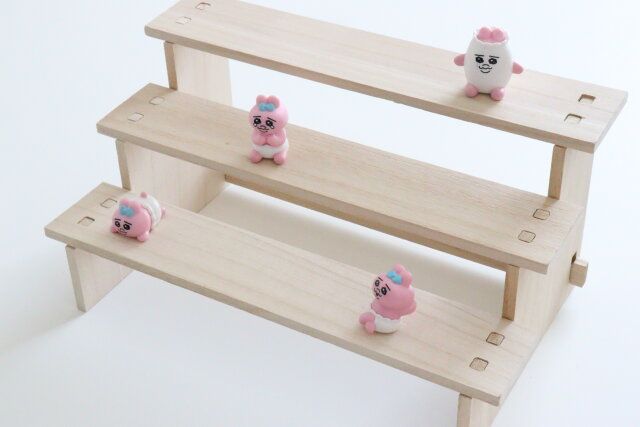 木製ディスプレイスタンド（三段） 使用例