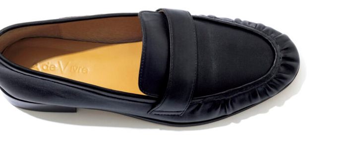 クラシカルなギャザー入り。ソフトなレザーで優しい履き心地。[H2.5]￥17,930※参考価格（ア ドゥ ヴィーヴル）