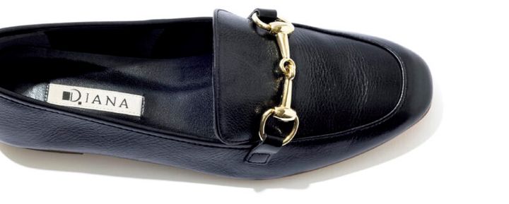 きれいめの装いとも相性のいいすっきりしたフォルム。アッパーのビットがトラッドなムードをアピール。[H2]￥14,850（ダイアナ／ダイアナ 銀座本店） 