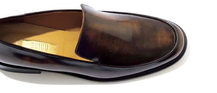 ミニマルなアッパーがスタイリッシュ。ムラのある深いブラウンがかっこいい。[H3.5]￥23,100（ル タロン グリーズ／ル タロン グリーズ ルミネ新宿店）