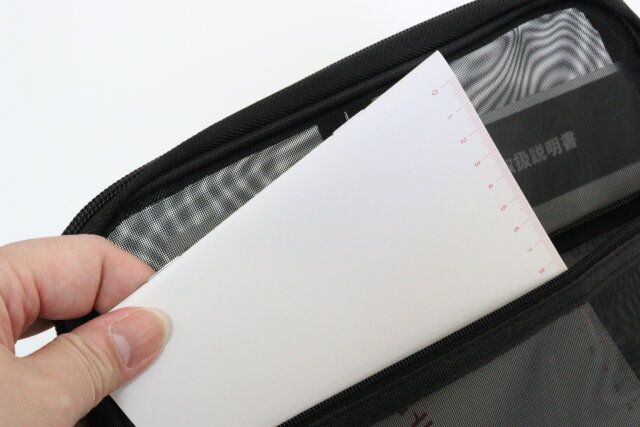 ダイソーのメッシュケース（内ポケット付、ブラック）5