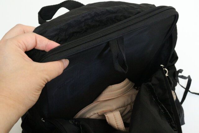 ダイソーのメッシュケース（内ポケット付、ブラック）7