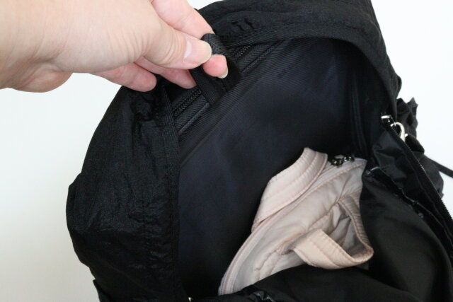 ダイソーのメッシュケース（内ポケット付、ブラック）6